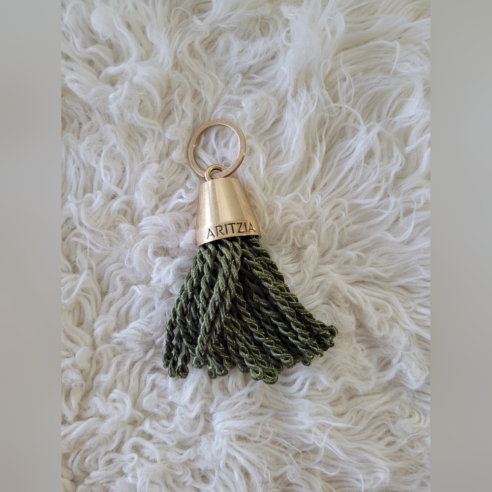 aritzia tassle keychain